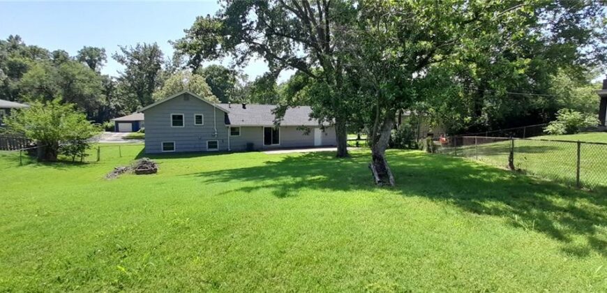 1604 NE 60th Terrace, Gladstone, MO 64118