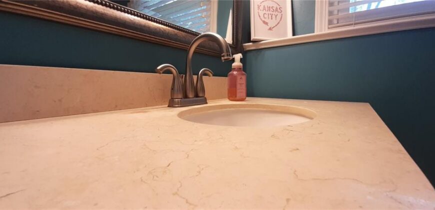 1604 NE 60th Terrace, Gladstone, MO 64118