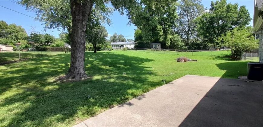 1604 NE 60th Terrace, Gladstone, MO 64118