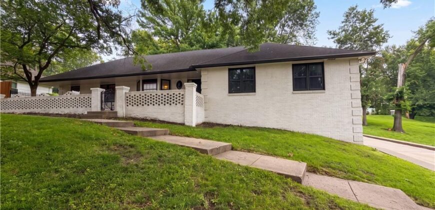 4321 NW Briarcliff Lane, Kansas City, MO 64116