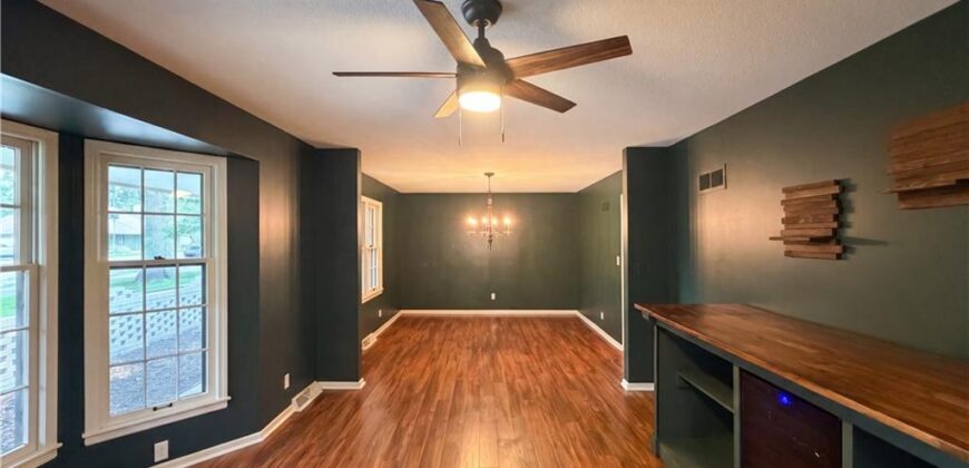 4321 NW Briarcliff Lane, Kansas City, MO 64116