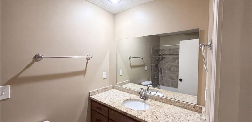 4321 NW Briarcliff Lane, Kansas City, MO 64116