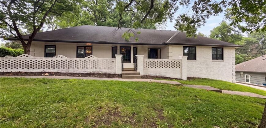 4321 NW Briarcliff Lane, Kansas City, MO 64116
