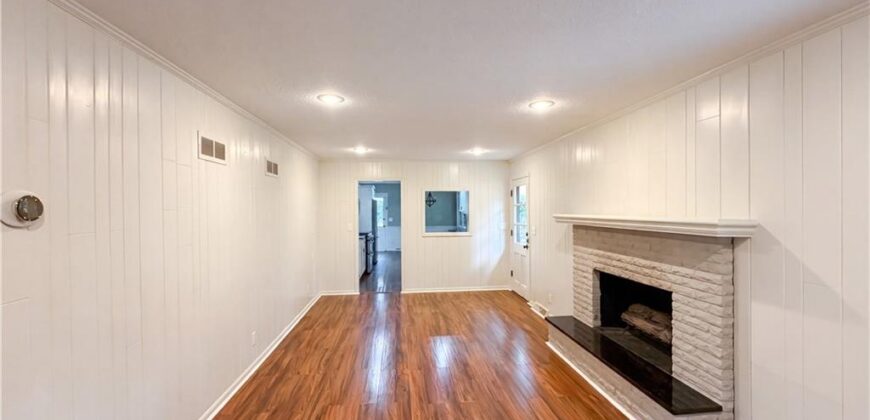 4321 NW Briarcliff Lane, Kansas City, MO 64116