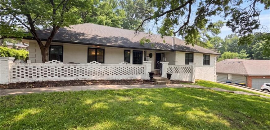4321 NW Briarcliff Lane, Kansas City, MO 64116