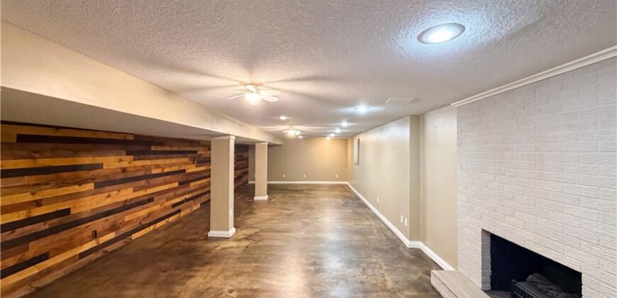 4321 NW Briarcliff Lane, Kansas City, MO 64116
