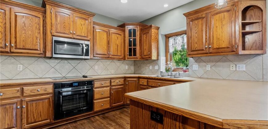 2108 Prairie Creek Drive, Kearney, MO 64060