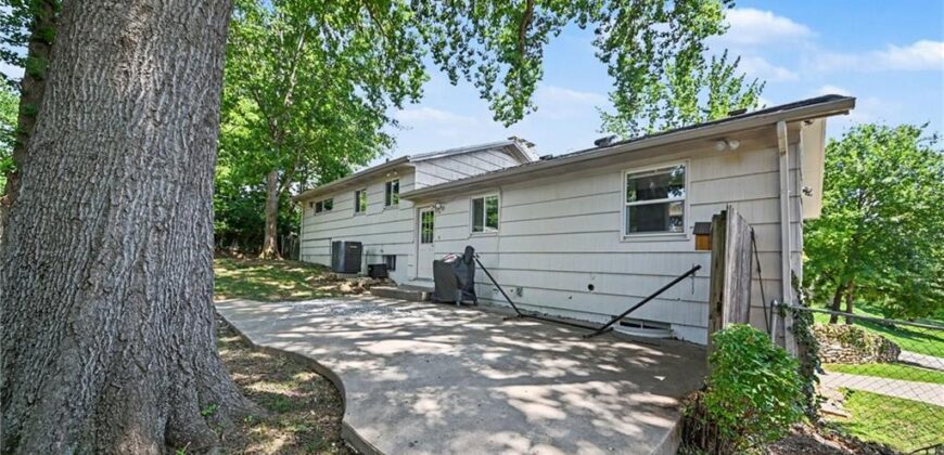5808 NW Hutson Road, Kansas City, MO 64151
