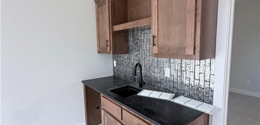 13775 NW 70th Street, Parkville, MO 64152