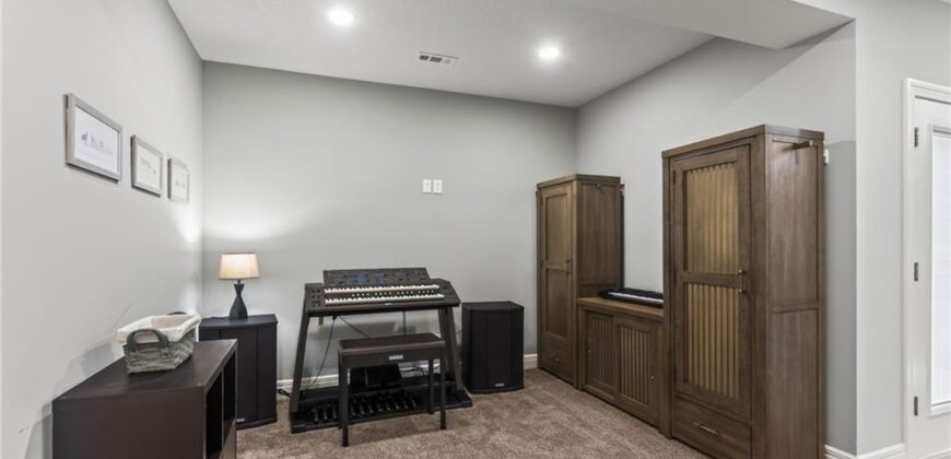 9015 N Lane Avenue, Kansas City, MO 64157