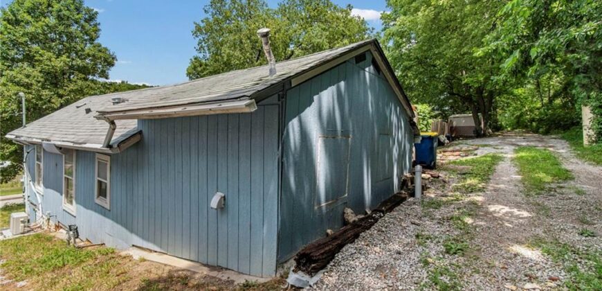 607 N Main Street, Excelsior Springs, MO 64024