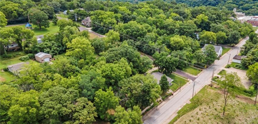 607 N Main Street, Excelsior Springs, MO 64024