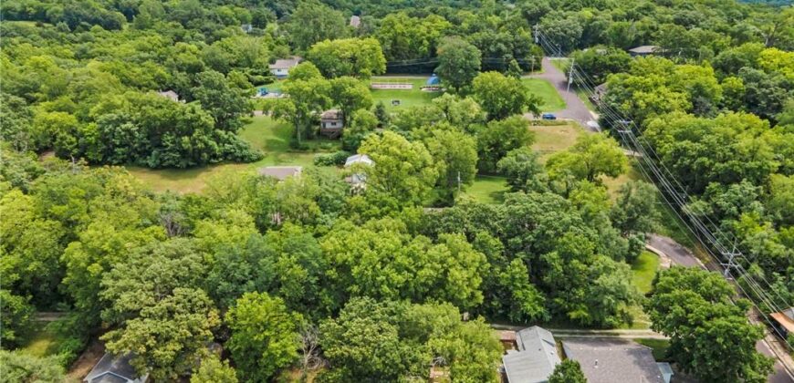 607 N Main Street, Excelsior Springs, MO 64024