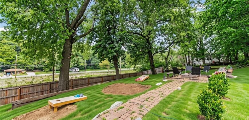 607 N Main Street, Excelsior Springs, MO 64024