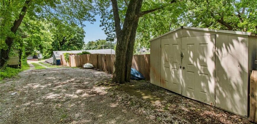 607 N Main Street, Excelsior Springs, MO 64024