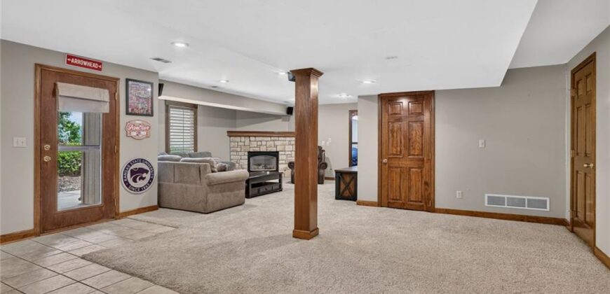 14170 NW 63rd Street, Parkville, MO 64152