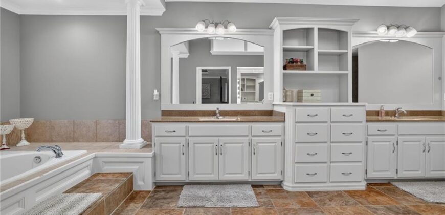 14170 NW 63rd Street, Parkville, MO 64152