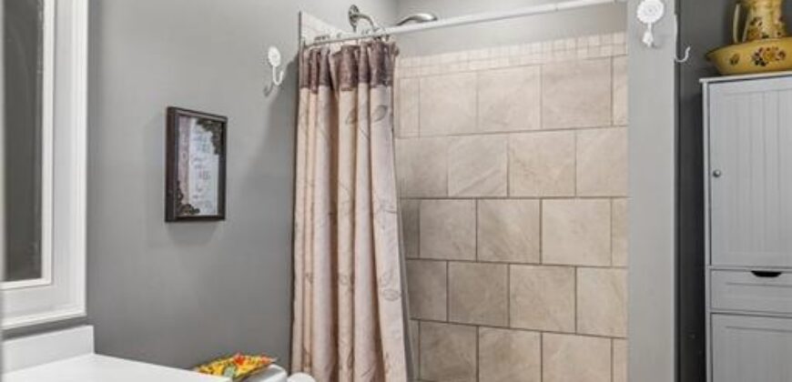 1504 NE 76 Street, Gladstone, MO 64118