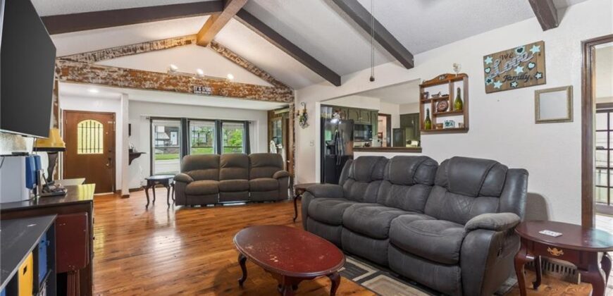 1524 Oxford Court, Liberty, MO 64068