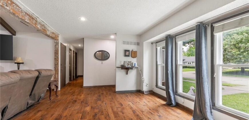 1524 Oxford Court, Liberty, MO 64068