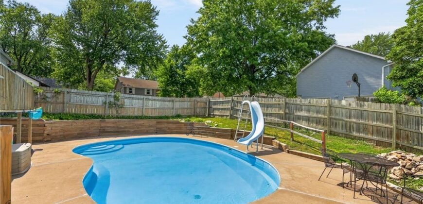 1524 Oxford Court, Liberty, MO 64068