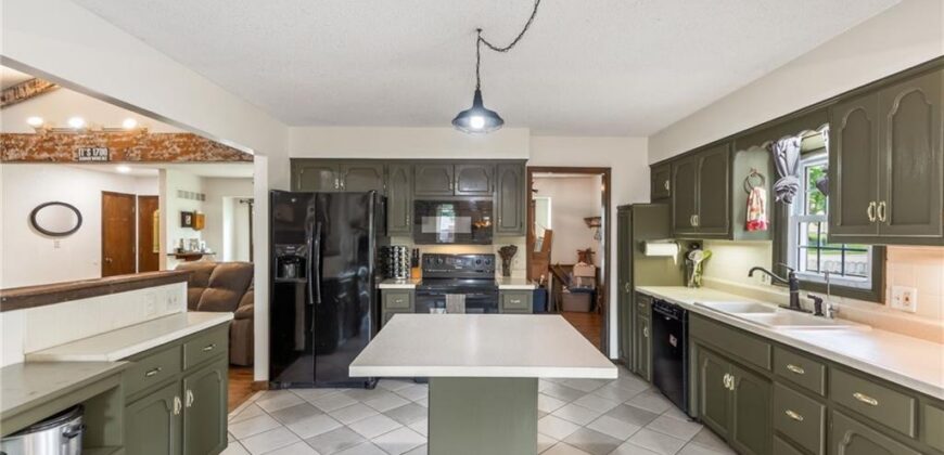 1524 Oxford Court, Liberty, MO 64068
