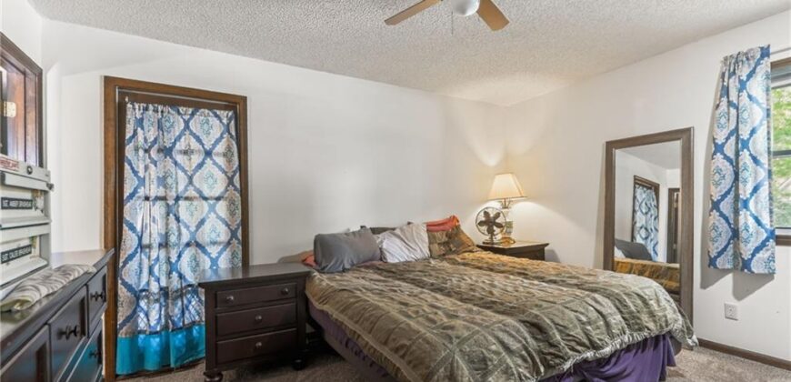 1524 Oxford Court, Liberty, MO 64068