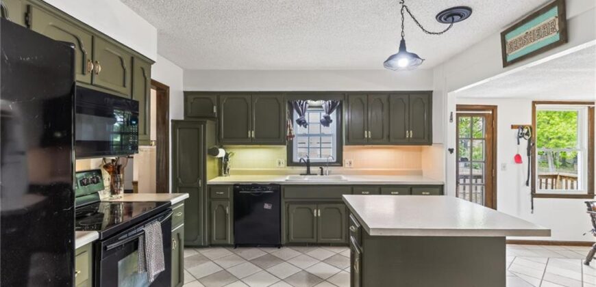 1524 Oxford Court, Liberty, MO 64068