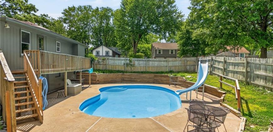1524 Oxford Court, Liberty, MO 64068