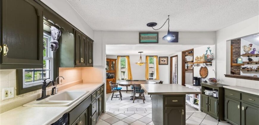 1524 Oxford Court, Liberty, MO 64068