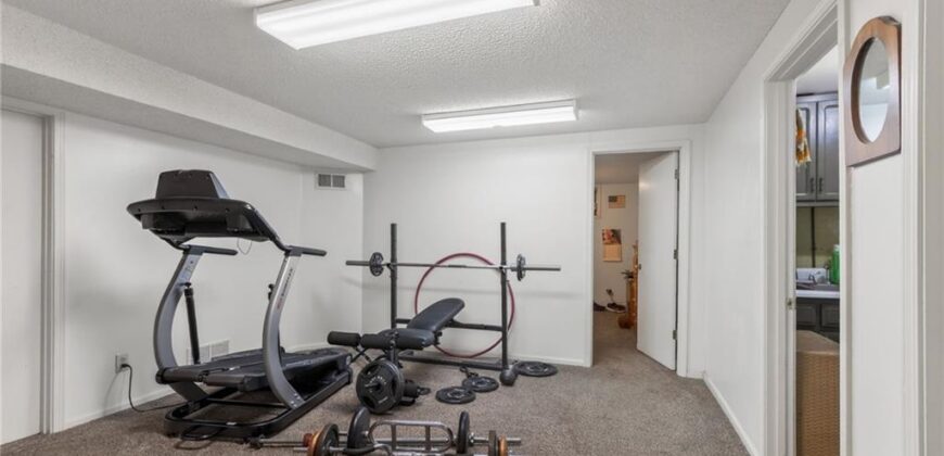 1524 Oxford Court, Liberty, MO 64068
