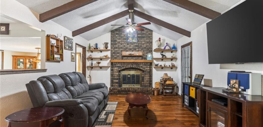 1524 Oxford Court, Liberty, MO 64068