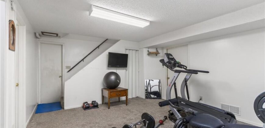 1524 Oxford Court, Liberty, MO 64068