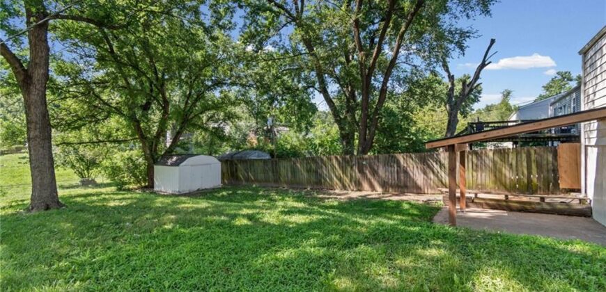 8033 NE San Rafael Drive, Kansas City, MO 64119