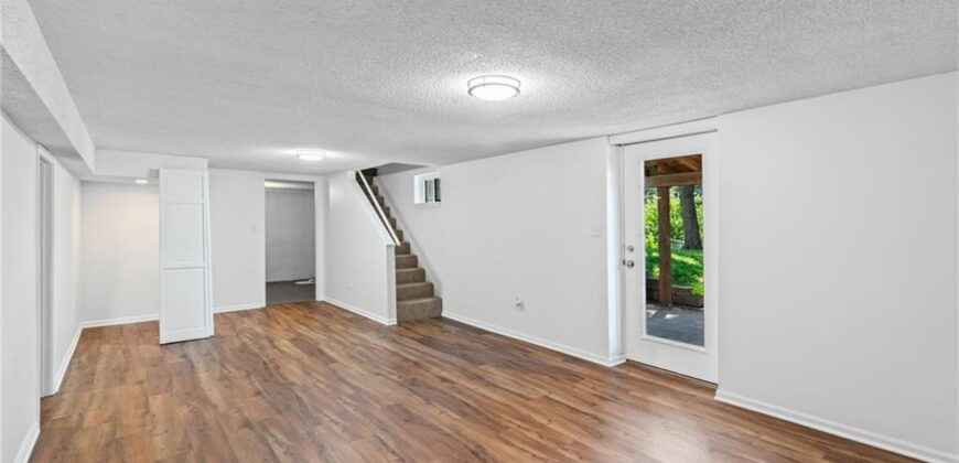 8033 NE San Rafael Drive, Kansas City, MO 64119