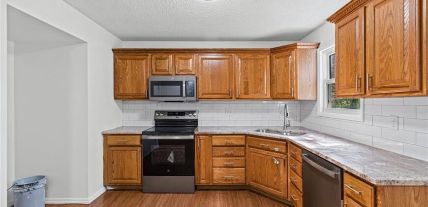 8033 NE San Rafael Drive, Kansas City, MO 64119