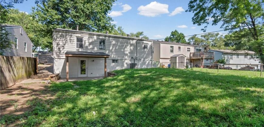 8033 NE San Rafael Drive, Kansas City, MO 64119
