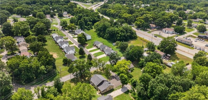 5851 Barnes Avenue, Kansas City, MO 64119