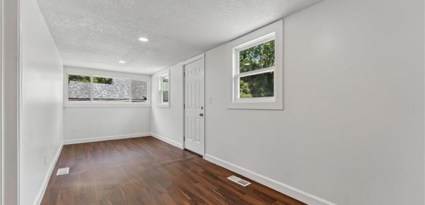 5851 Barnes Avenue, Kansas City, MO 64119