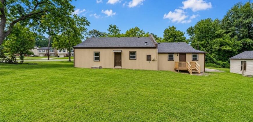 5851 Barnes Avenue, Kansas City, MO 64119