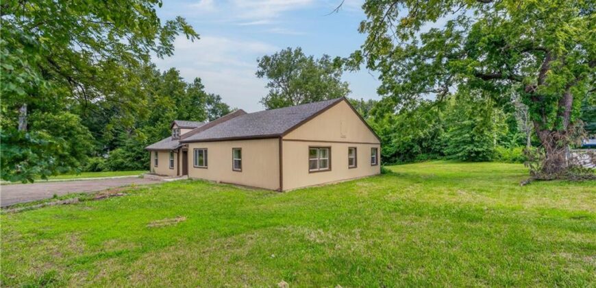 5851 Barnes Avenue, Kansas City, MO 64119