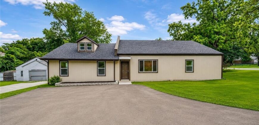 5851 Barnes Avenue, Kansas City, MO 64119