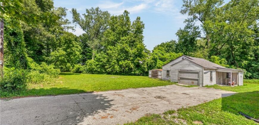 5851 Barnes Avenue, Kansas City, MO 64119