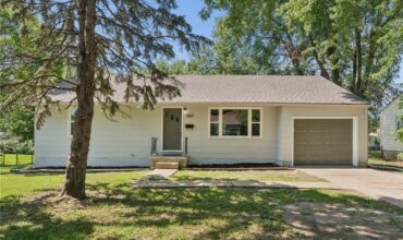 1211 NE 67th Place, Gladstone, MO 64118