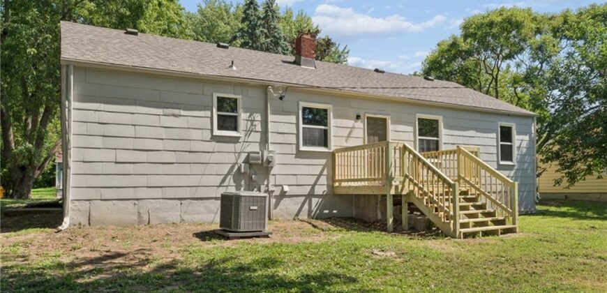 1211 NE 67th Place, Gladstone, MO 64118