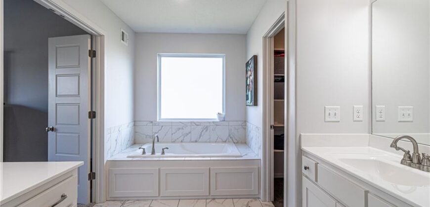 10524 N Randolph Avenue, Kansas City, MO 64157