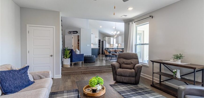 10524 N Randolph Avenue, Kansas City, MO 64157