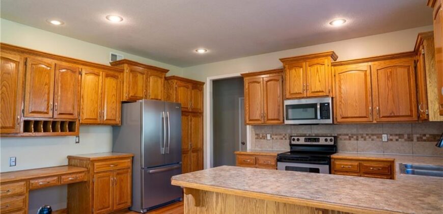 10760 N Laurel Avenue, Kansas City, MO 64157