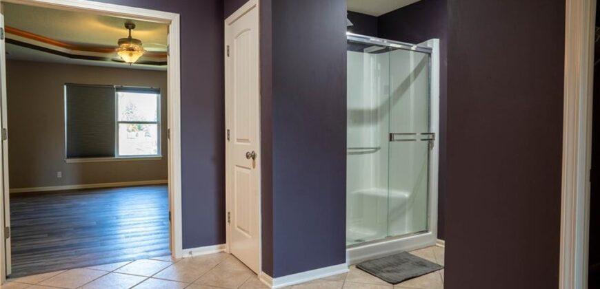 10760 N Laurel Avenue, Kansas City, MO 64157