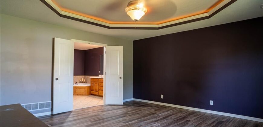 10760 N Laurel Avenue, Kansas City, MO 64157